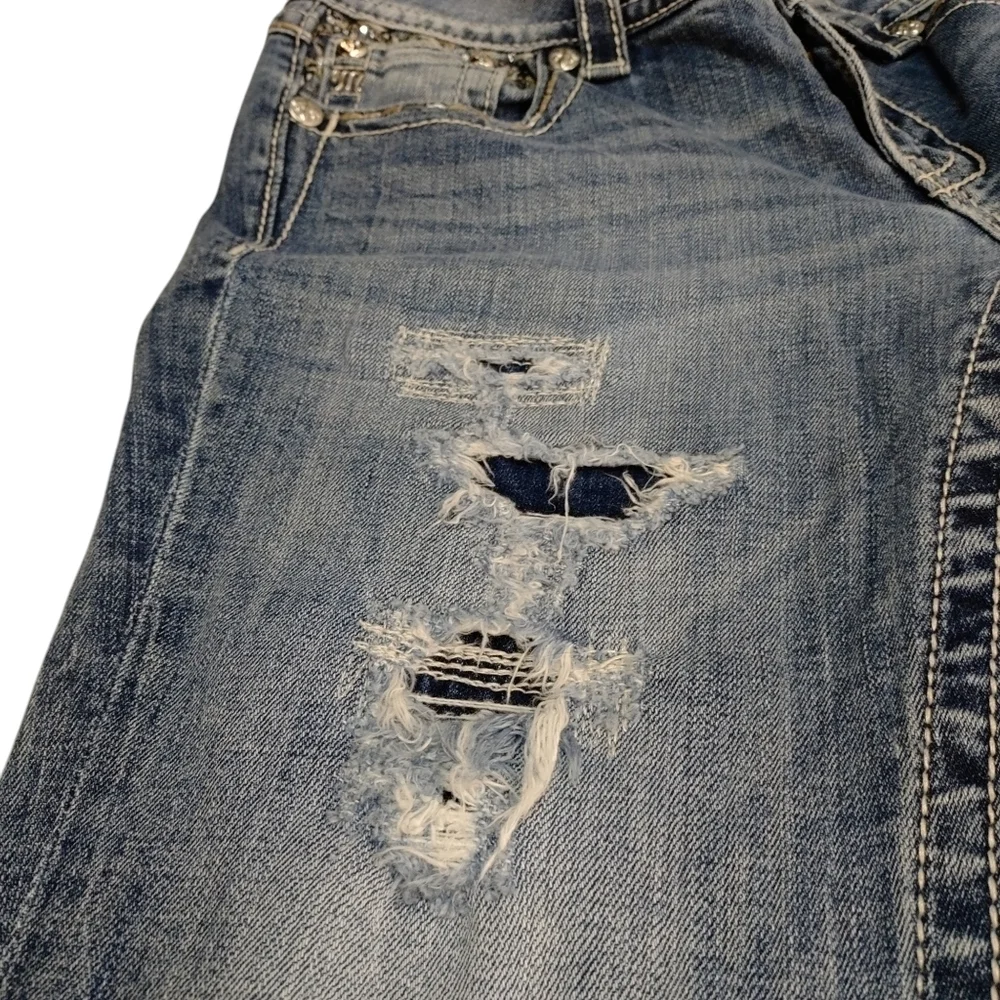 Miss Me Signature Women's Blue Crop Distressed Rhinestones Jeans Size 29